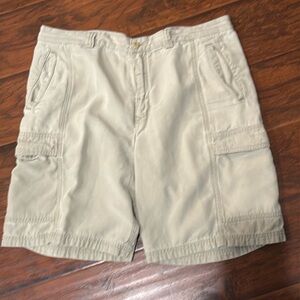 Tommy Bahama linen Cargo shorts